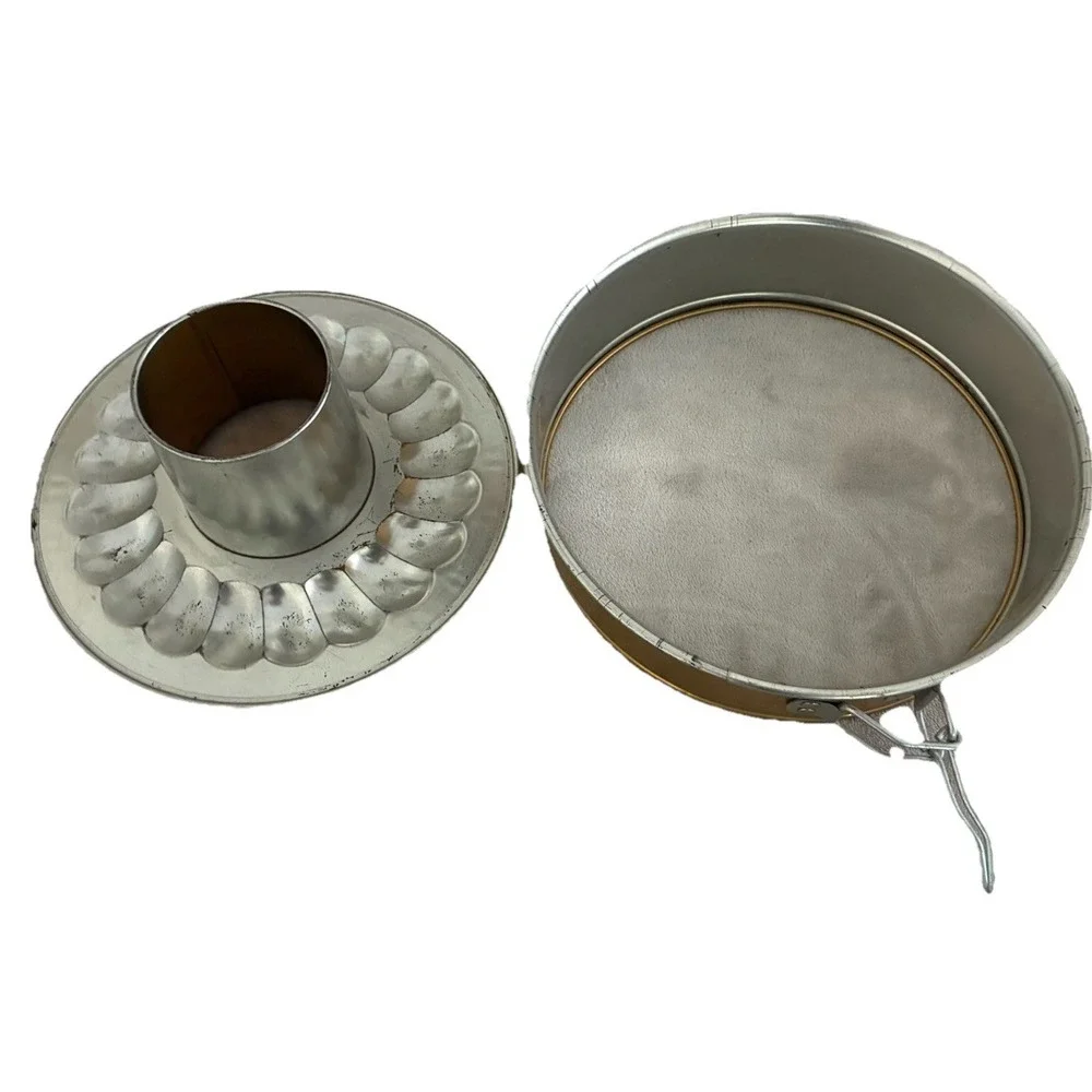 Vintage Springform Tin Bundt Cake Pan w Removable Bottom Gold‎ 9